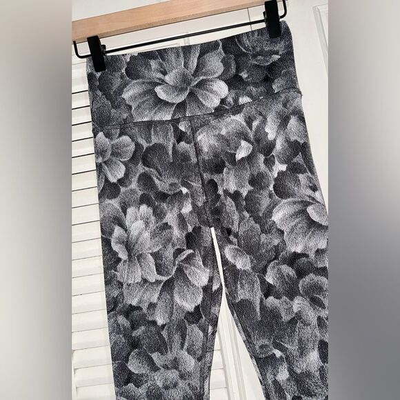 Athleta Women's Elation‎ Textured Floral Legging Size XS - Picture 3 of 10